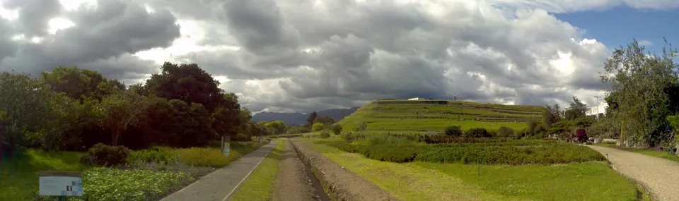Panoramic view of part of the ruins of Pumapungo in Cuenca, Ecuador. en cuenca