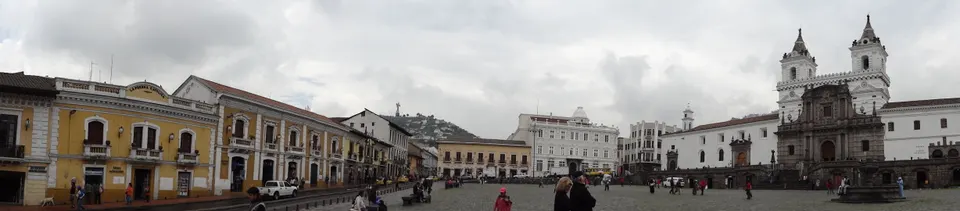 Iglesia de San Francisco es un monumental edificio católico que se yergue en medio del centro histórico de la ciudad de  en quito