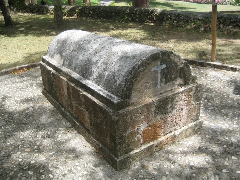 Tumba de Annie Palmer en la mansión colonial de Rose Hall, cerca de Montego Bay.