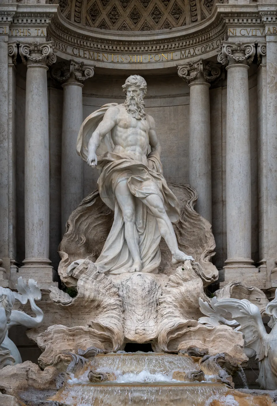 Detalle de la estatua de Océano en el centro de la Fontana di Trevi.