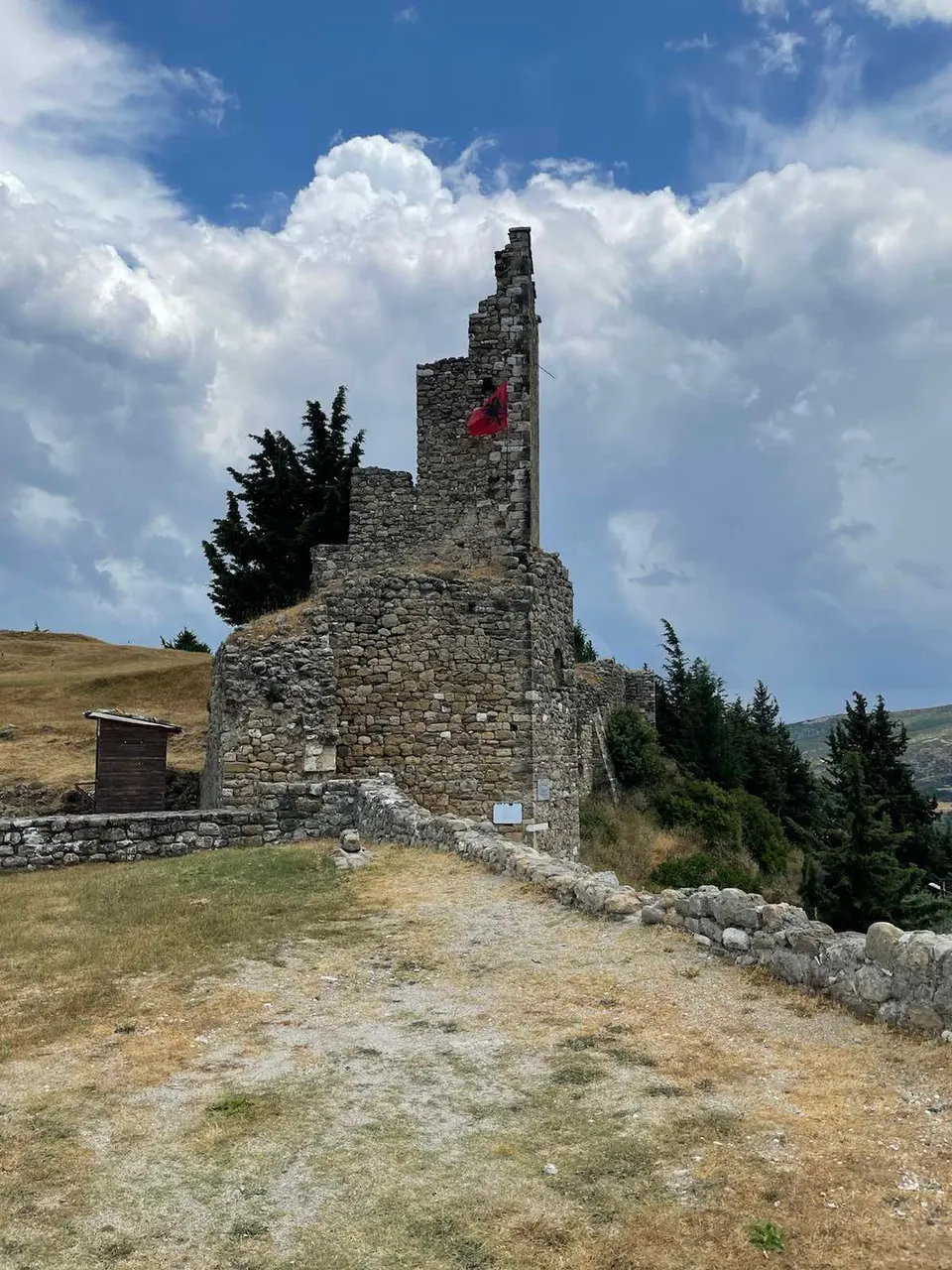 Ruinas del castillo de Kaninë.