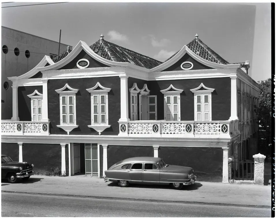 Fachada de una casa histórica en Pietermaai, Curazao.