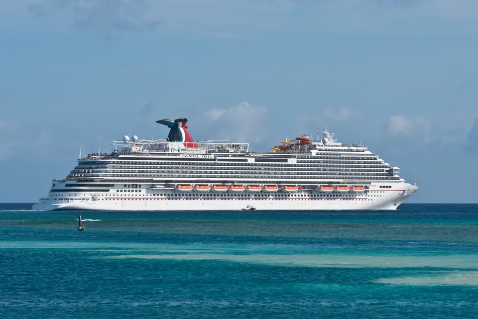 Crucero frente a la costa de Oranjestad, Aruba.