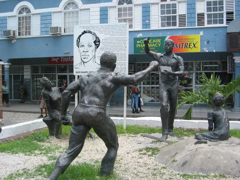 Estatua de Samuel Sharpe en la plaza que lleva su nombre en Montego Bay.