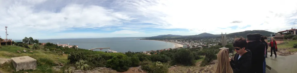 Vista a partir do Cerro de Santo Antônio, onde localiza-se capela homônima, em Piriápolis, no Uruguai. en piriapolis