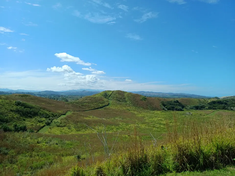 Crestas de dunas de arena gigantescas junto a la costa marina en el Parque Nacional de Sigatoka.