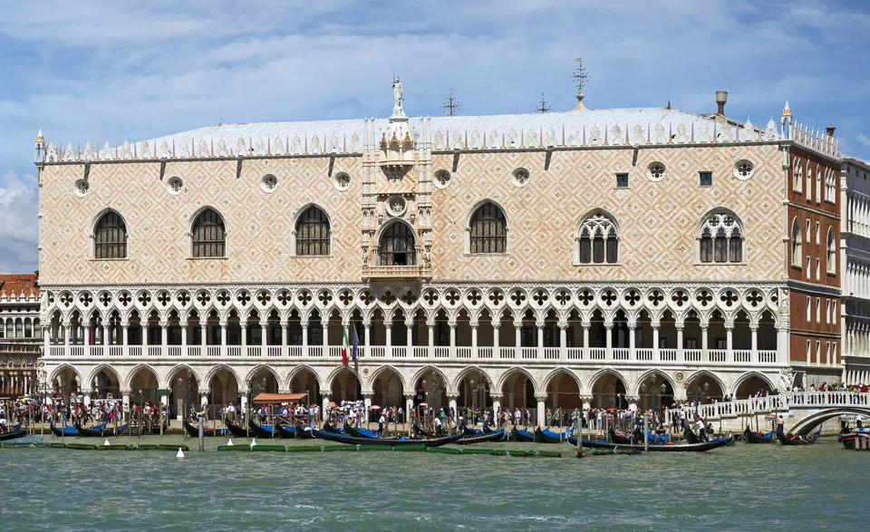 El Palacio Ducal de Venecia, sobre la cuenca de San Marcos.