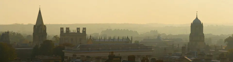 Panorámica de las 'agujas soñadoras' de Oxford, vista desde la torre de la iglesia de Santa María.
