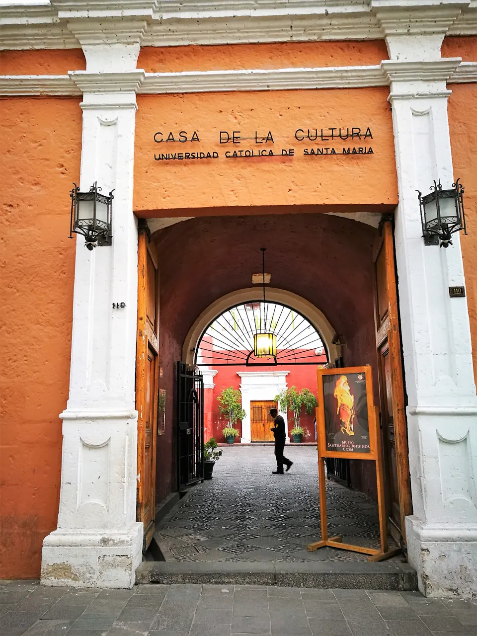 Arqueología y ofrendas ceremoniales incaicas de alta montaña en el Museo Santuarios Andinos de Arequipa