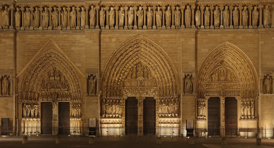 Fachada principal de la Catedral de Notre-Dame de París.
