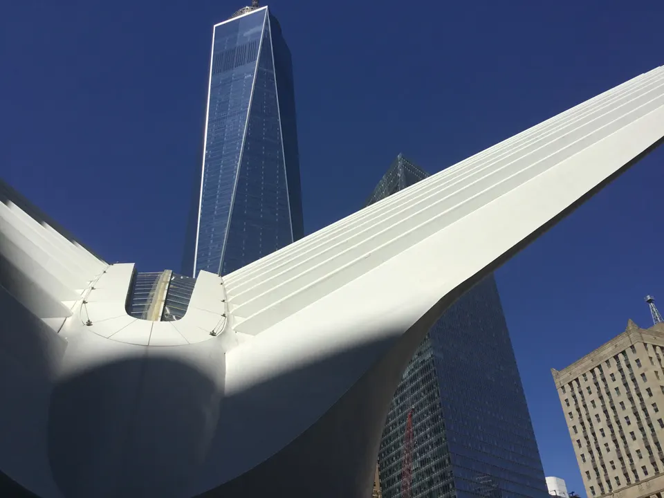 One World Trade Center y el Oculus, el centro comercial y estación del complejo reconstruido.