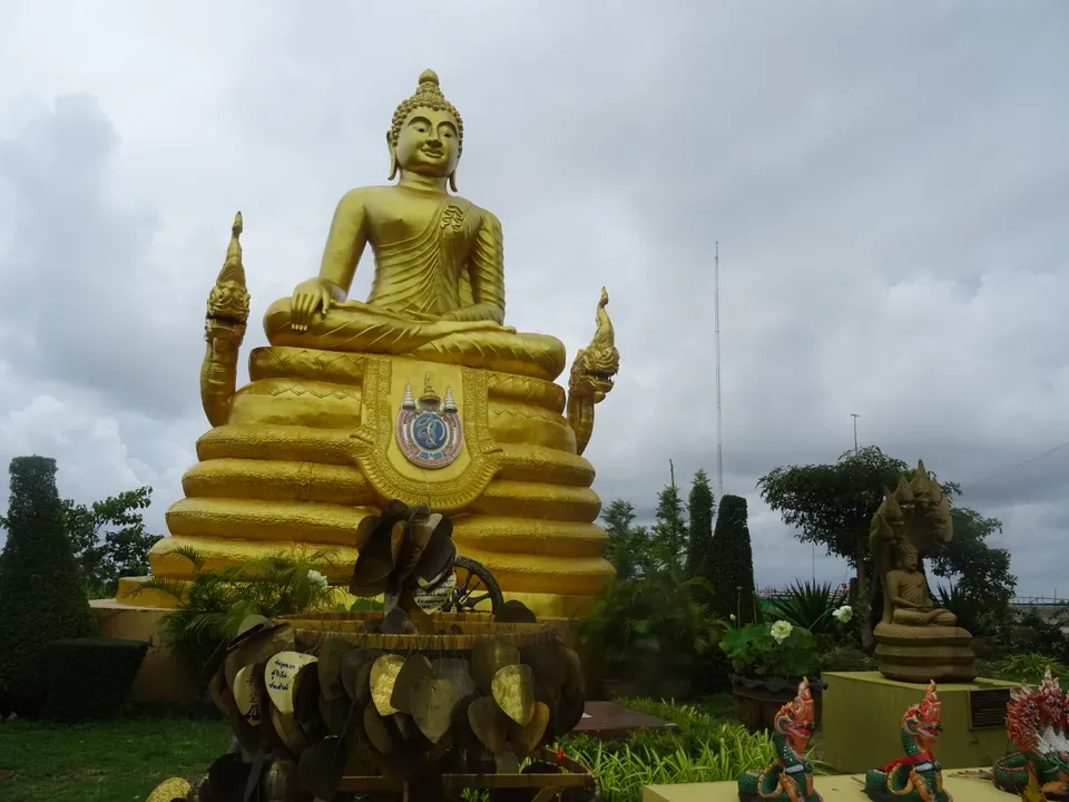 Estatua de mármol blanco de 45 metros del Gran Buda de Phuket en lo alto de Nakkerd Hill.
