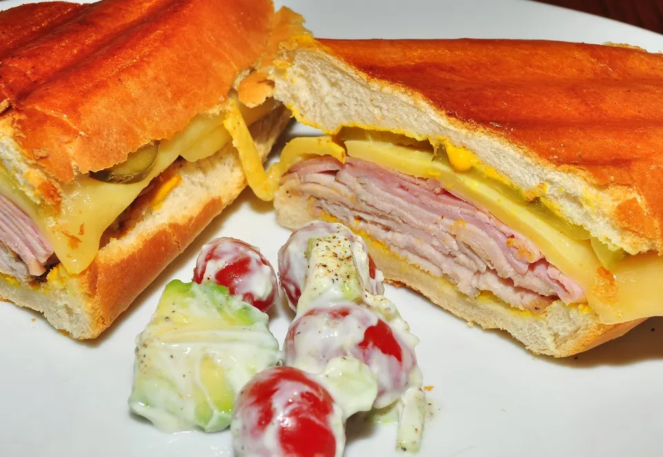A Cubano sandwich whats4dinnersolutions.wordpress.com/2010/04/01/cubanos/ en miami