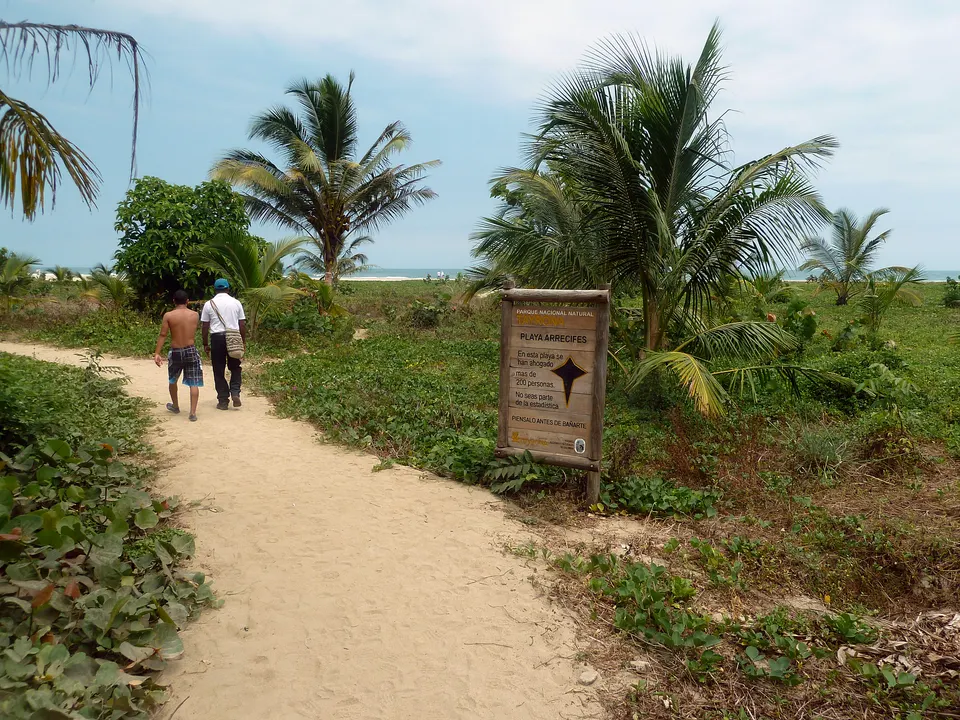 Playa Arrecifes y costa tropical en el Parque Nacional Natural Tayrona