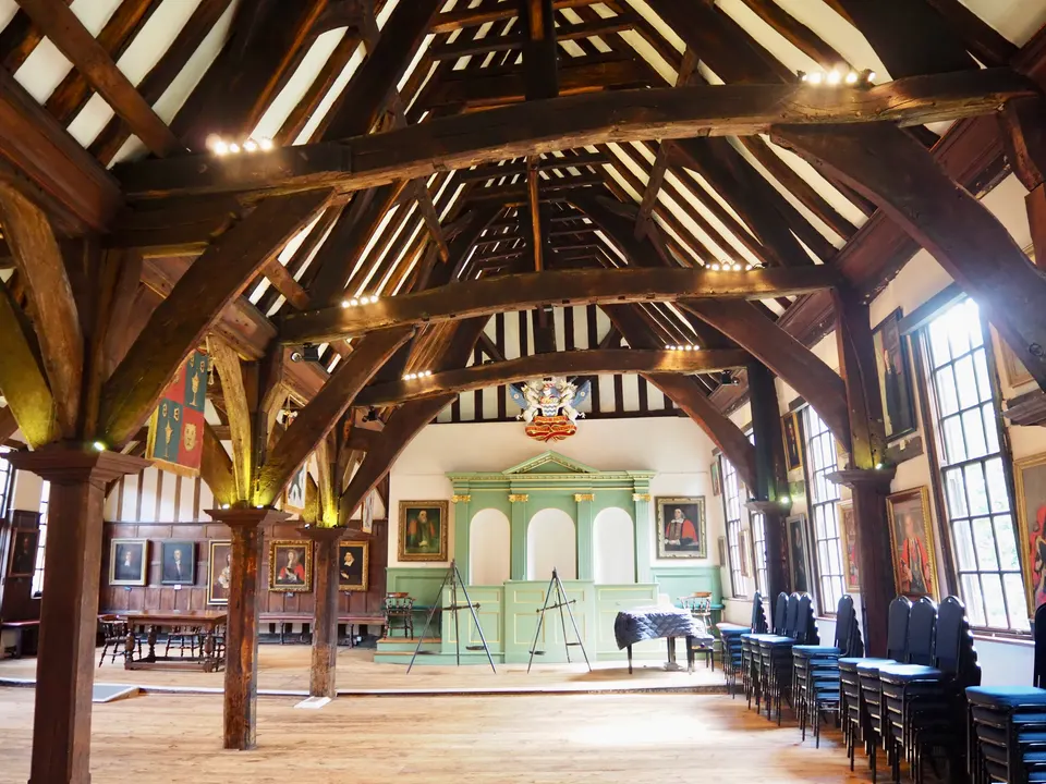 El Gran Salón medieval con entramado de madera de roble de Merchant Adventurers' Hall en York.