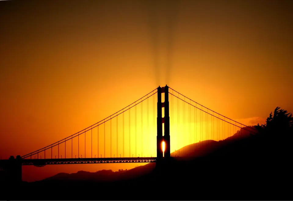 Fog shadow of Golden Gate Bridge San Francisco. en san-francisco