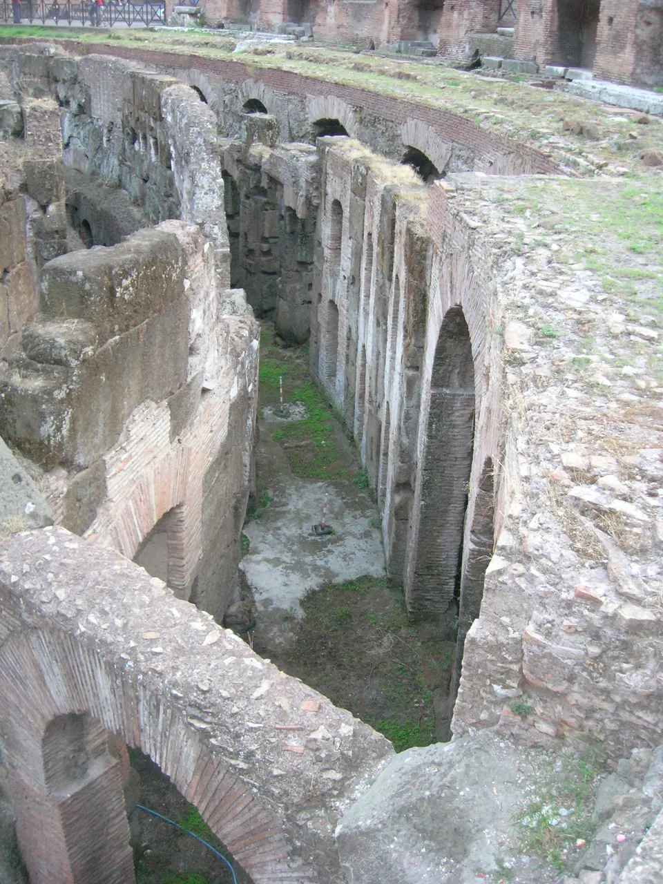 El hipogeo del Coliseo, la red de túneles subterráneos bajo la antigua arena.