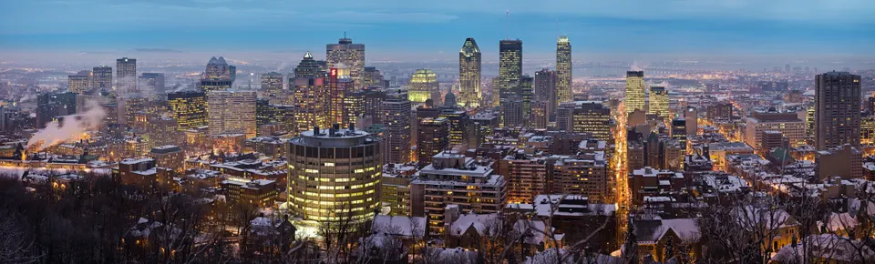 Panorámica al atardecer de la ciudad de Montreal desde el mirador del Mont-Royal.