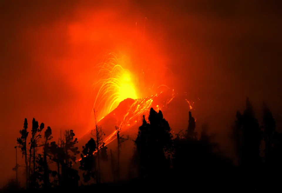 Tungurahua volcano 2011 en banos-de-agua-santa