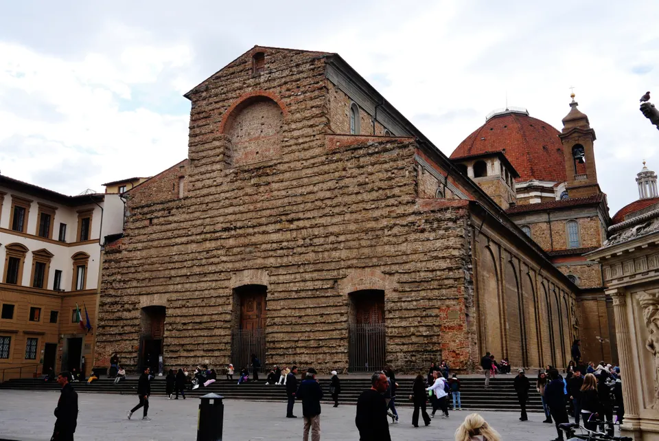 La fachada sin terminar de la Basílica de San Lorenzo, en Florencia.