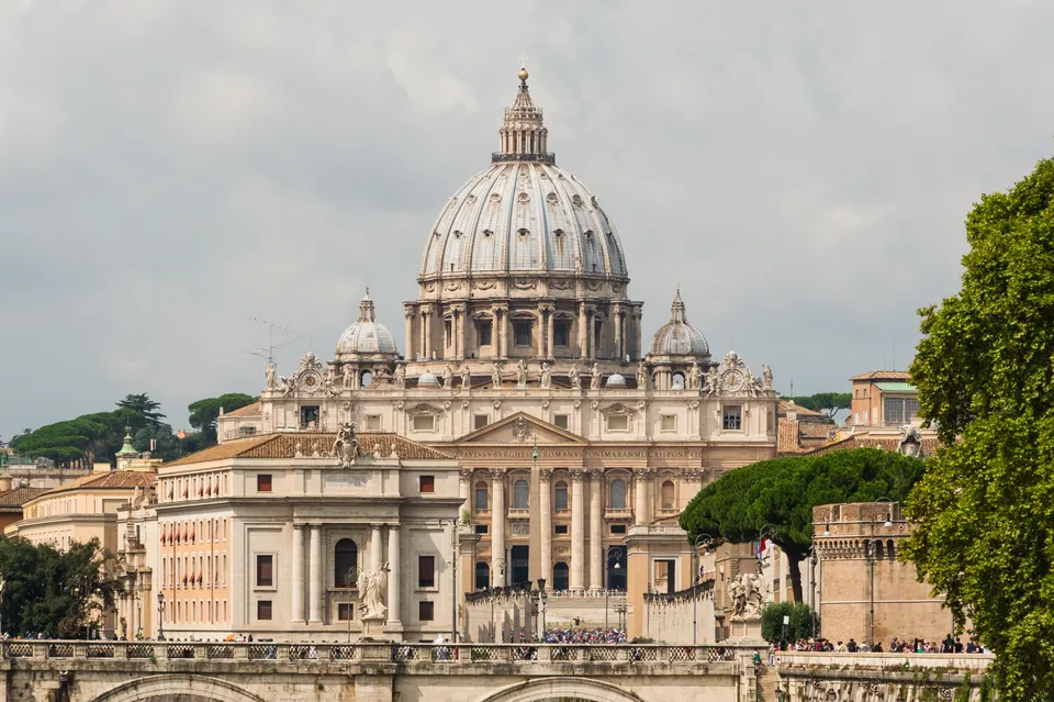 Fachada de la Basílica de San Pedro, en el Vaticano.
