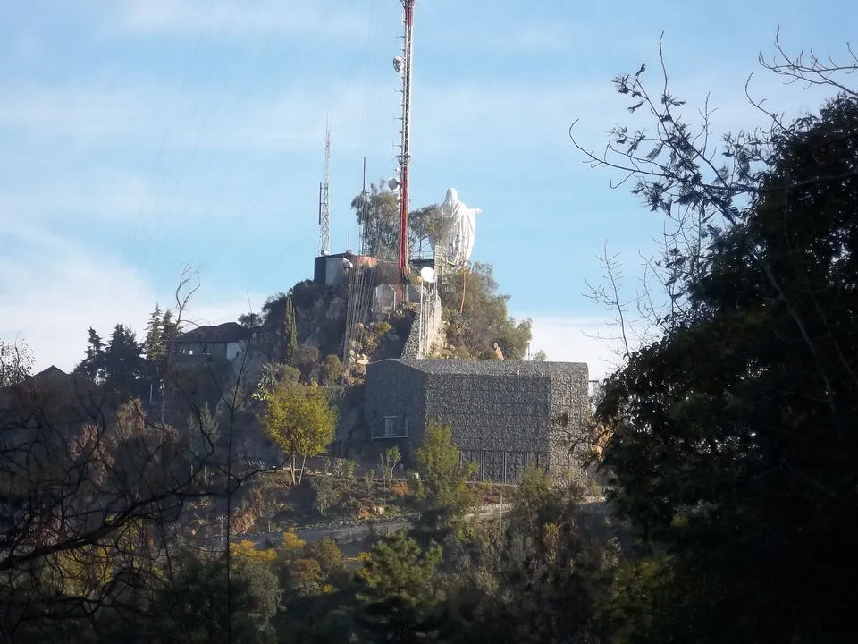 Monumento a la Virgen de la Inmaculada Concepción en la cumbre del Cerro San Cristóbal.