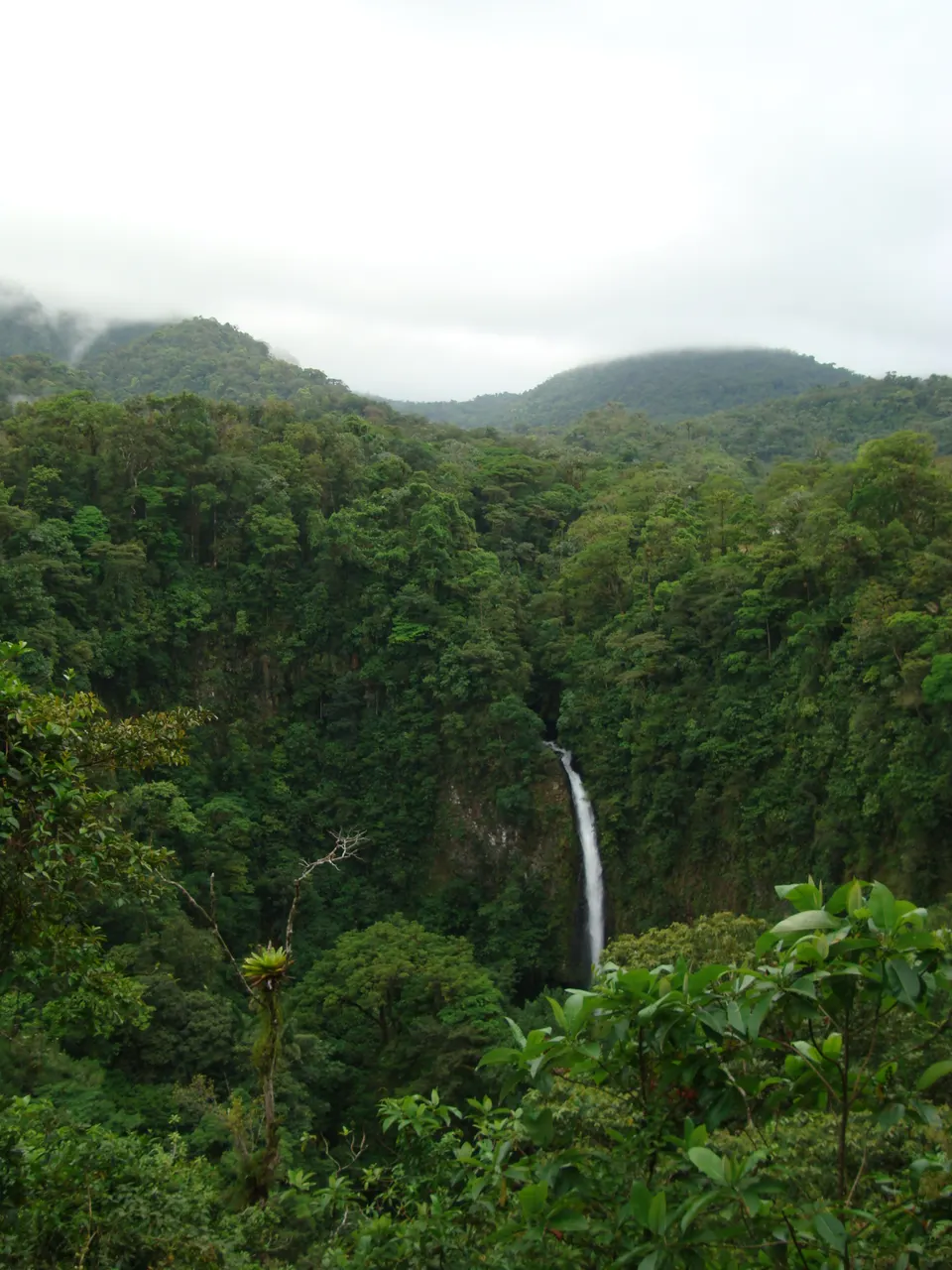 La Fortuna Waterfall, Costa Rica en la-fortuna