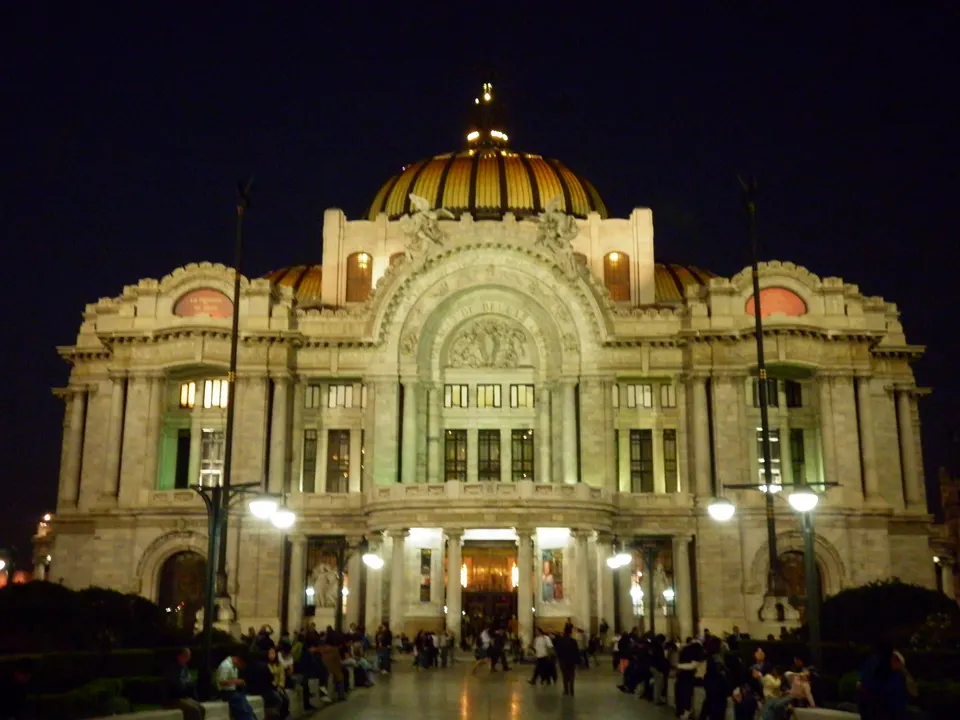 Palacio de las Bellas Artes de noche en la Ciudad de Mexico en ciudad-de-mexico