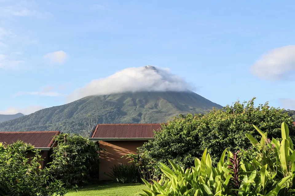 Arenal Volcano near La Fortuna, Costa Rica en costa-rica