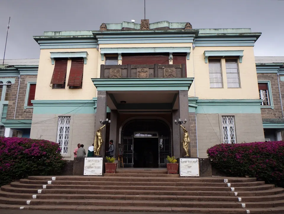 Edificio del palacio imperial de Haile Selassie que alberga el prestigioso Museo Etnográfico.