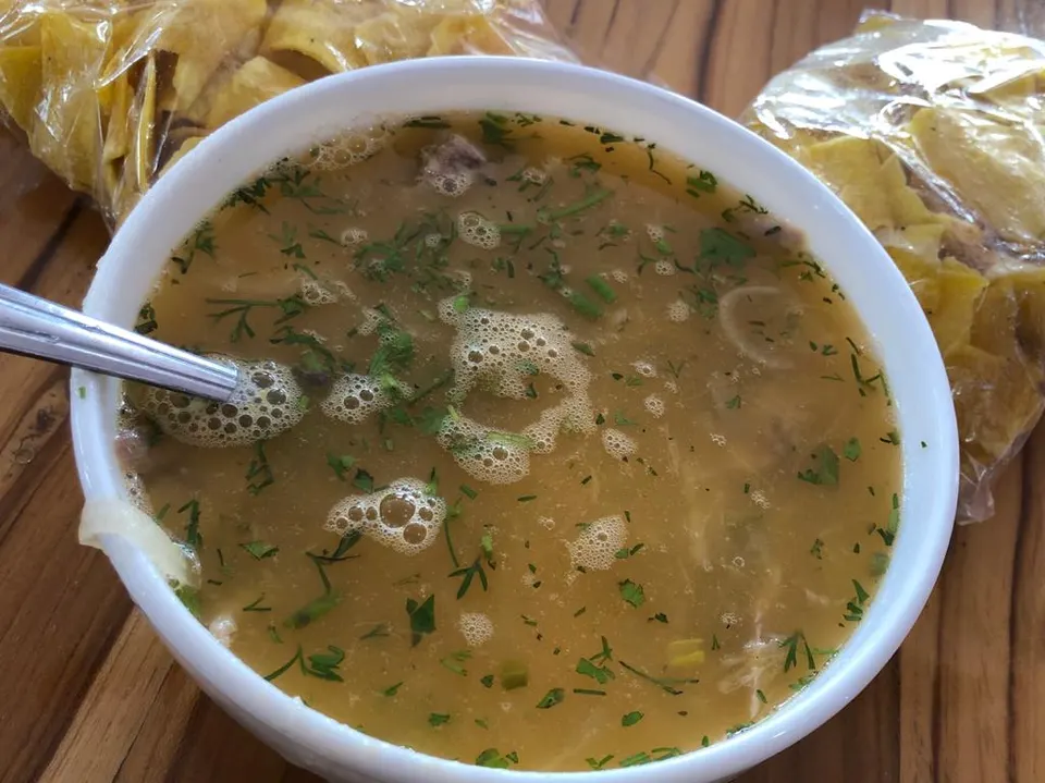 The Encebollado it is a soup or fish stock that contains yuca, red onion, coriander, albacore, that is the traditional f en ecuador