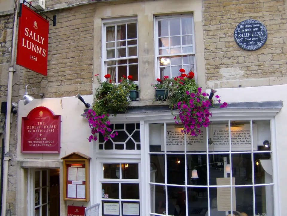Fachada histórica de Sally Lunn's Historic Eating House en Bath.