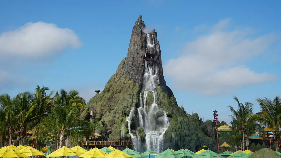 Krakatau Volcano at Volcano Bay. en orlando
