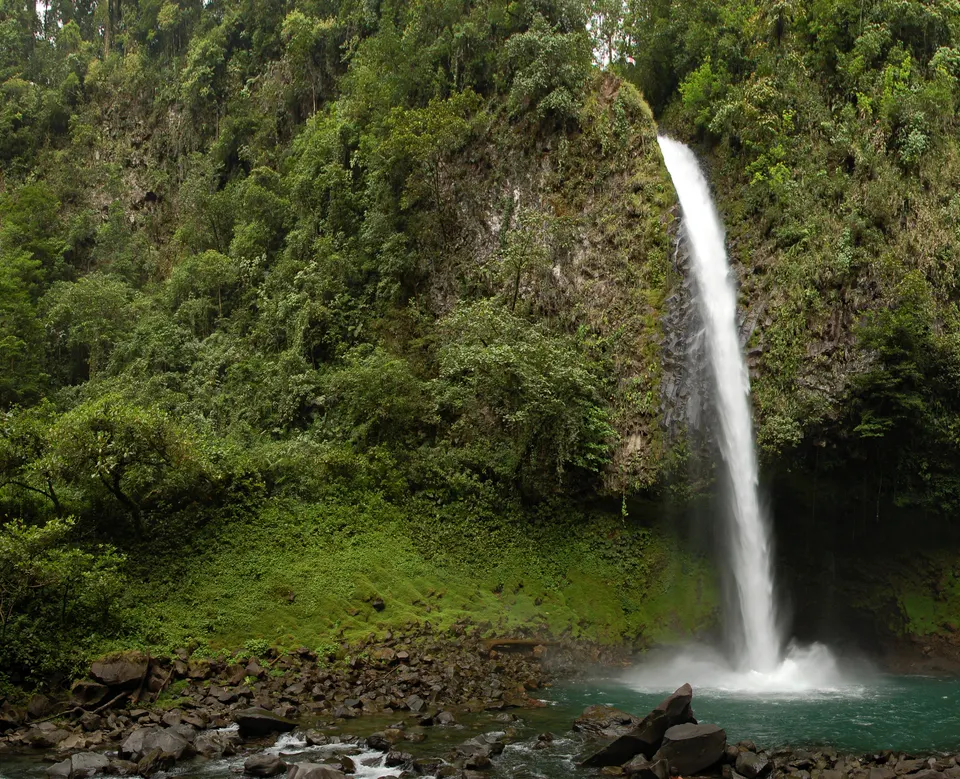 La Fortuna Waterfall. en la-fortuna