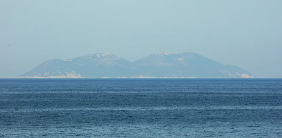 La isla de Sazan, en la bahía de Vlorë.