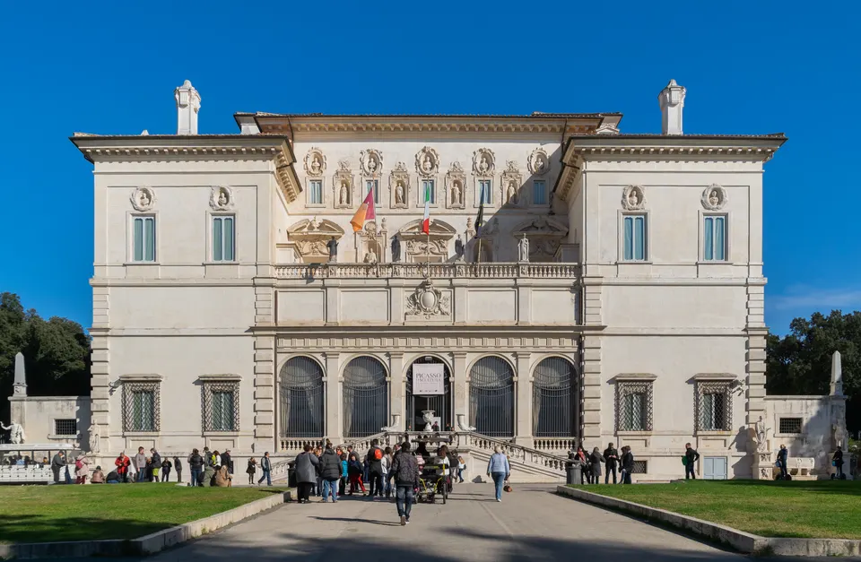 Fachada de la Galería Borghese, en el parque Villa Borghese de Roma.