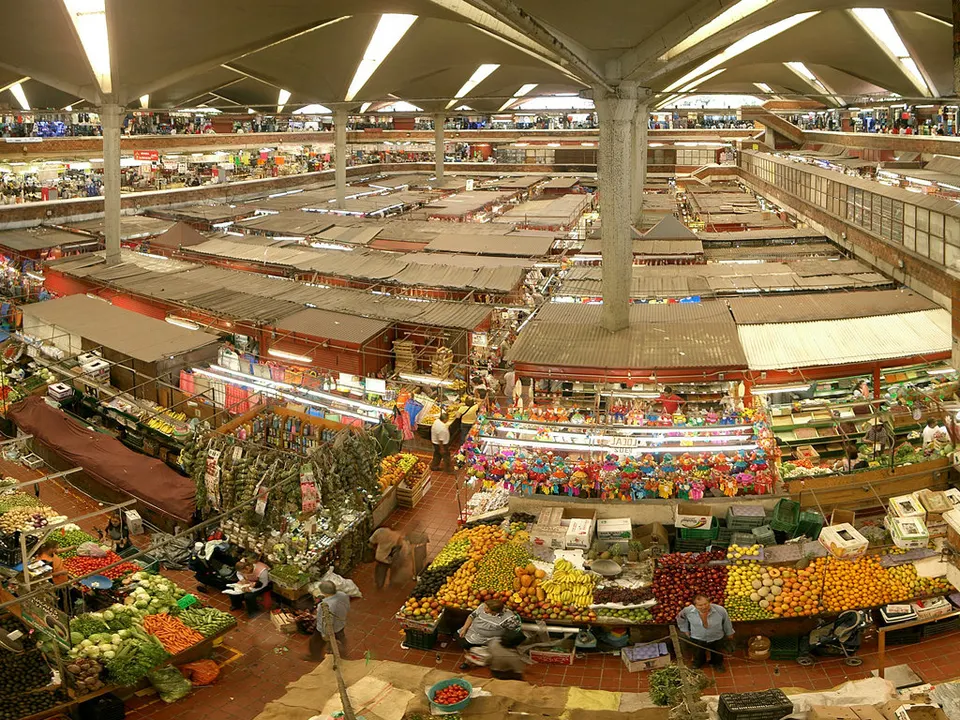 Interior panorama of the Mercado Libertad "San Juan de Dios", Guadalajara en guadalajara