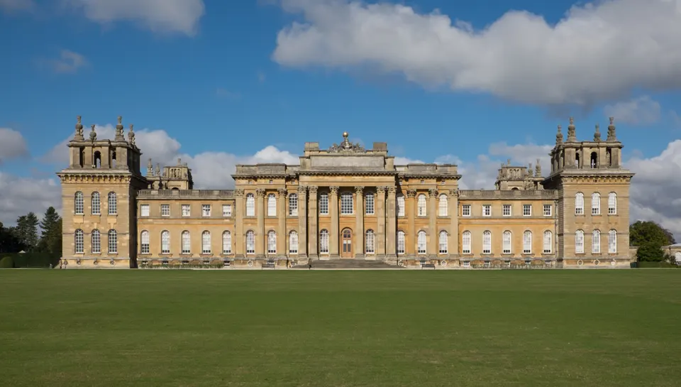 La fachada barroca del Palacio de Blenheim, en Woodstock, cerca de Oxford.
