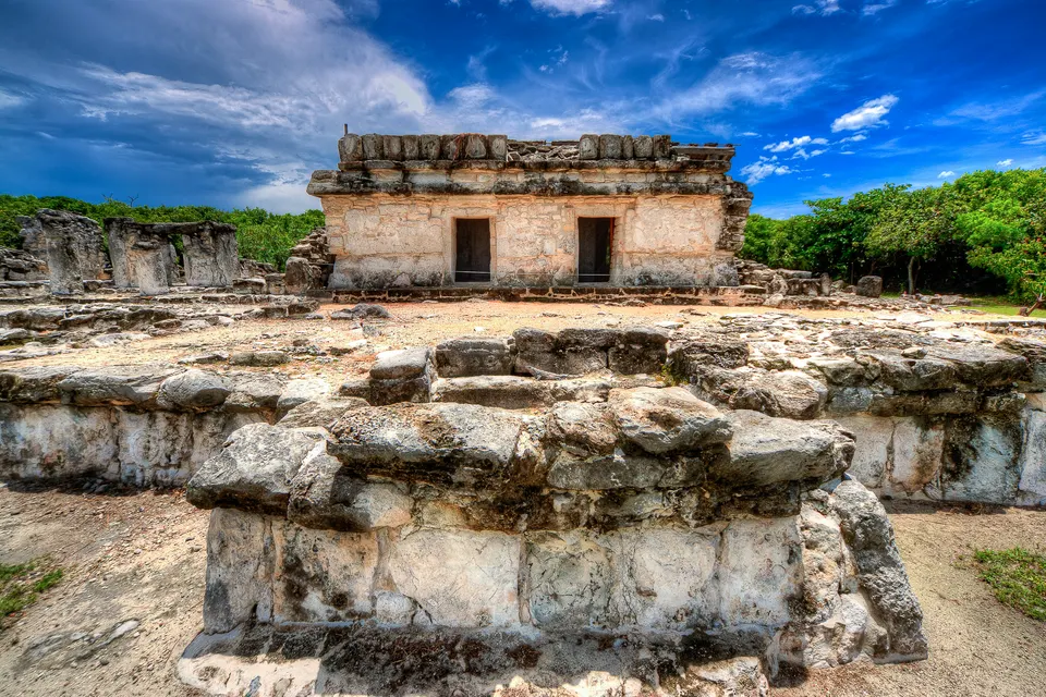 This is a photo of a monument in Mexico, identified by ID en cancun