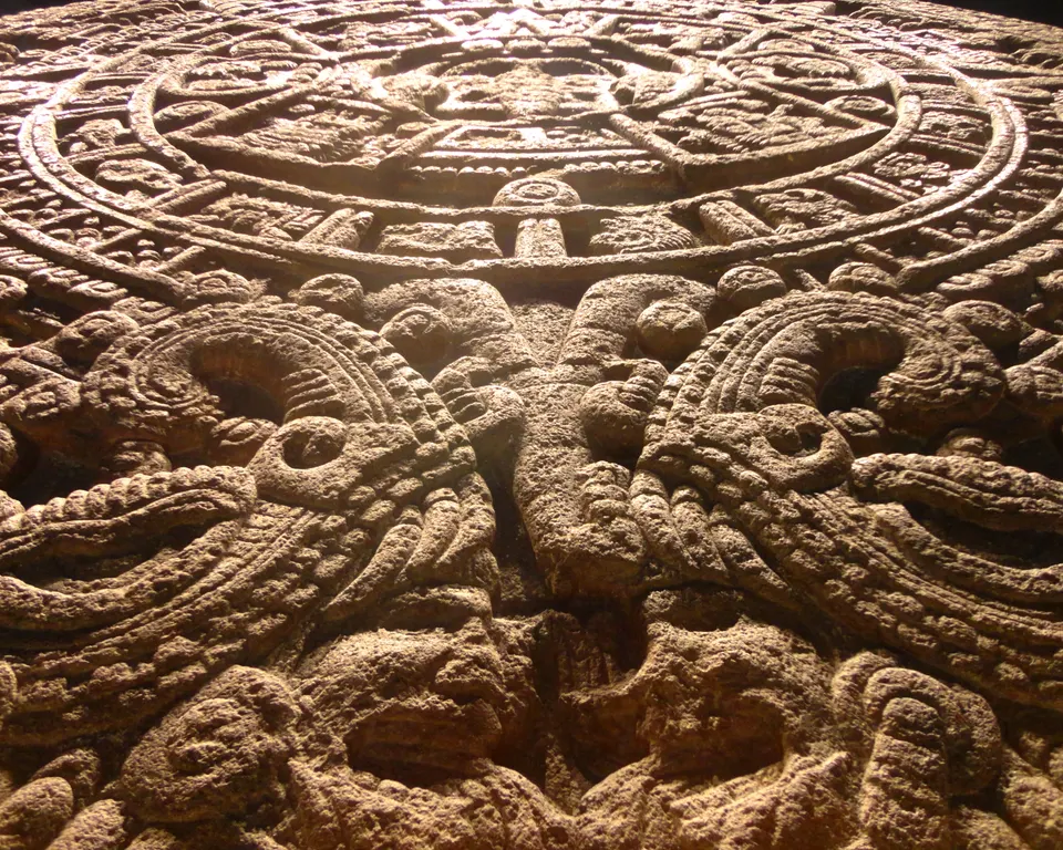 Piedra del Sol Mexica vista desde abajo. MNA, CDMX. en ciudad-de-mexico