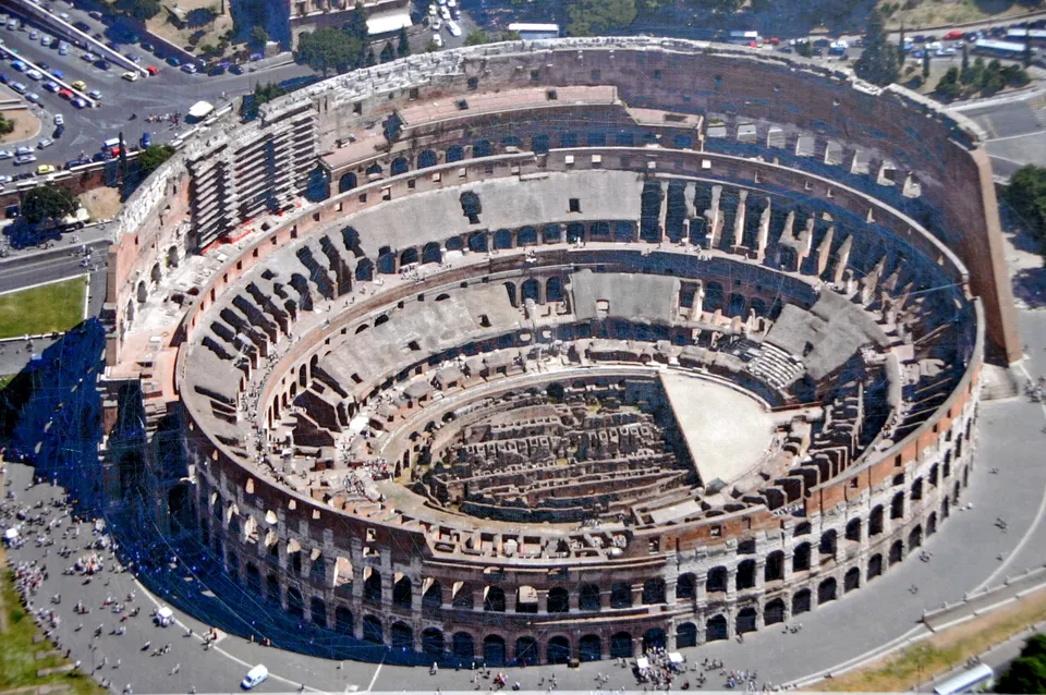 Vista exterior del Coliseo de Roma.