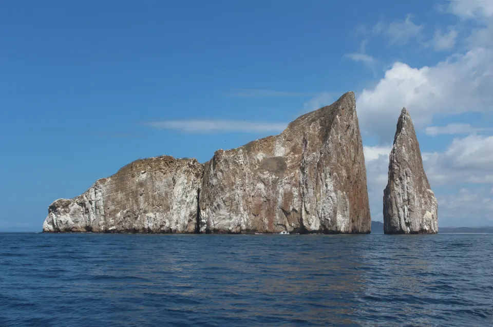 León Dormido (in English : Kicker Rock) in San Cristóbal, Galápagos, Ecuador. en galapagos