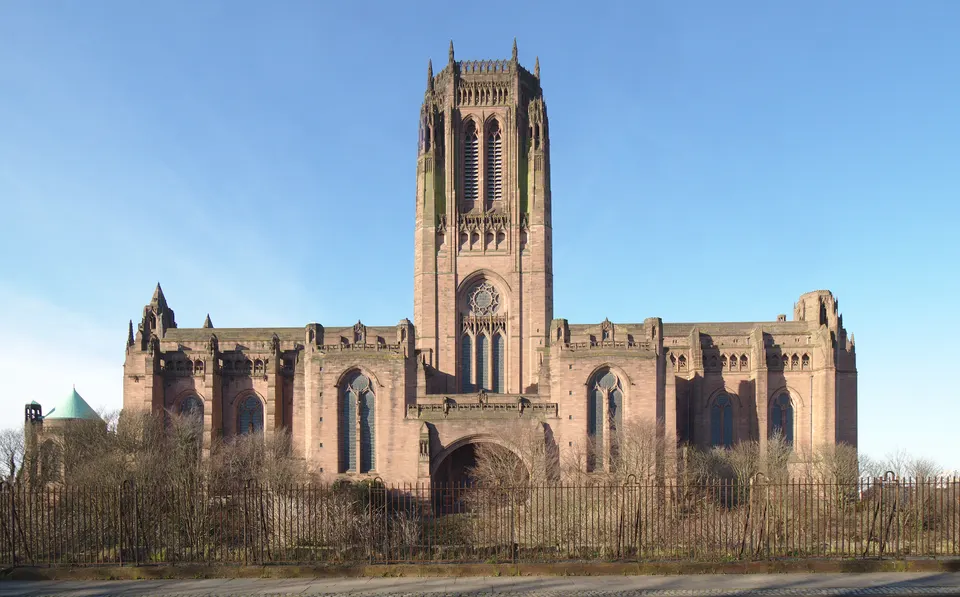 La Catedral Anglicana de Liverpool, vista desde Hope Street.