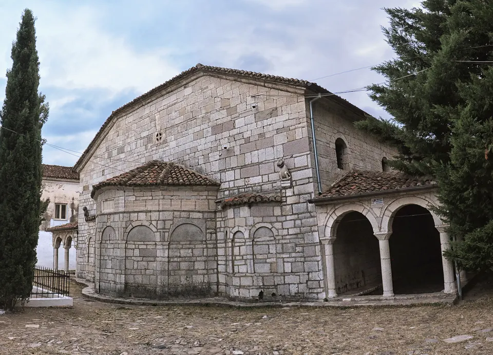 La Iglesia de Santa María, dentro del castillo de Elbasan.