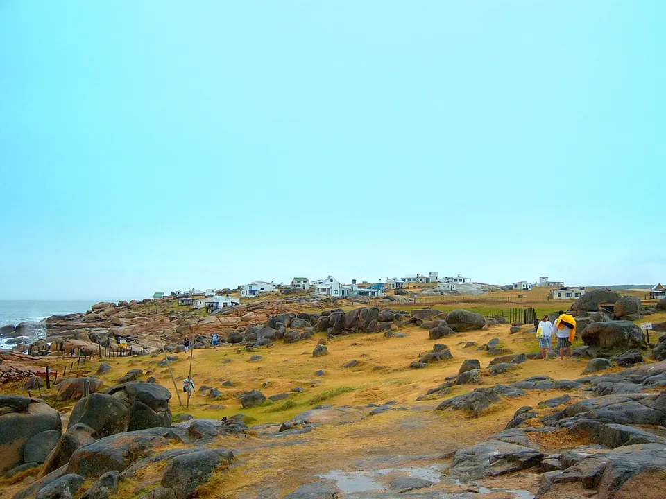 El parque Nacional Cabo Polonio, situado en el departamento de Rocha, Uruguay, sobre el Océano Atlántico, es un pequeño en uruguay