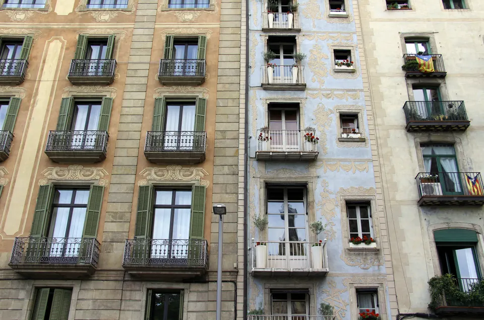 Calles y plazas medievales del Barrio Gótico de Barcelona.